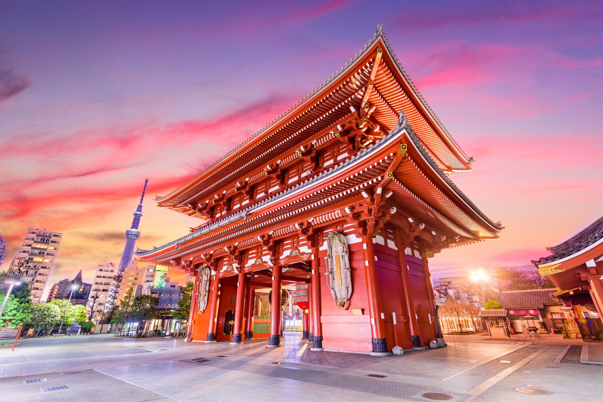 Temple gate in Tokyo, Japan
