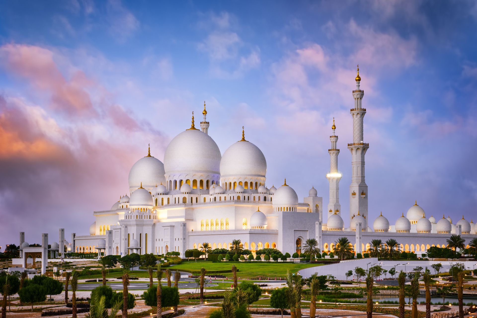 Вид на мечеть шейха Заеда (Абу-Даби, Объединенные Арабские Эмираты)